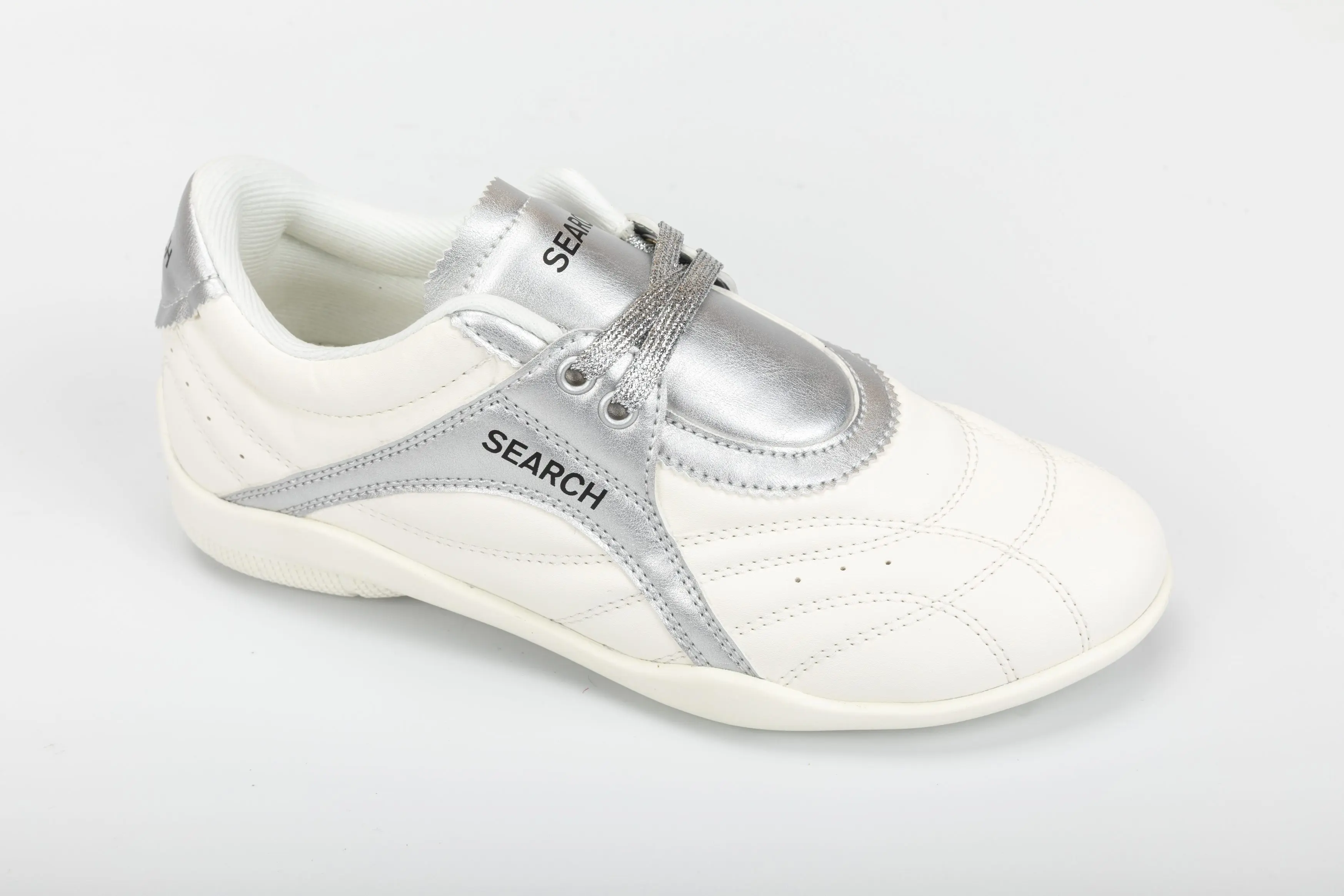 Custom Black & White PU Low-Top Women’s Casual Walking Shoes with Lace-Up Design for Wholesale