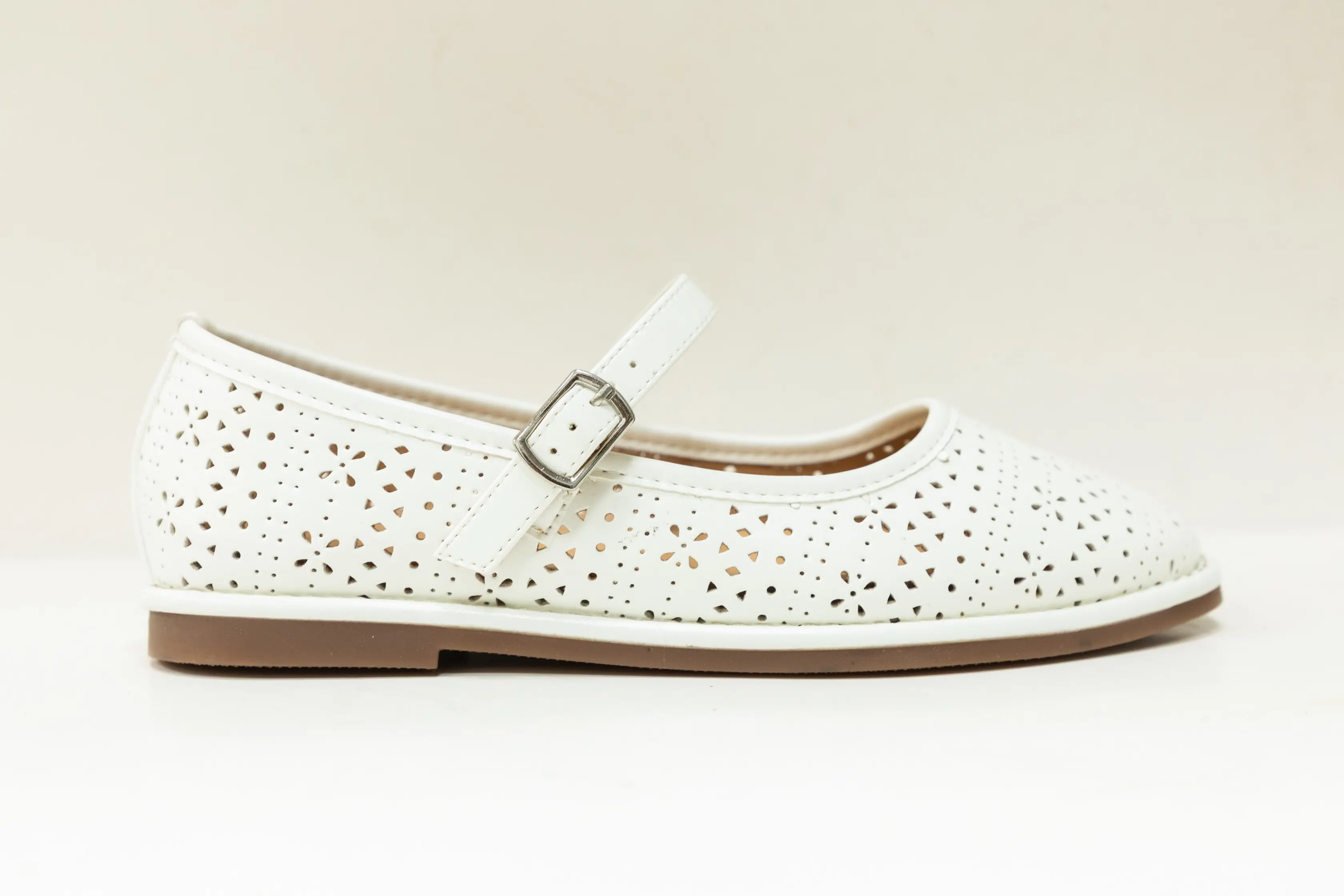 Custom White PU Girls Ballerina Shoes with Cut-Out Design and Buckle