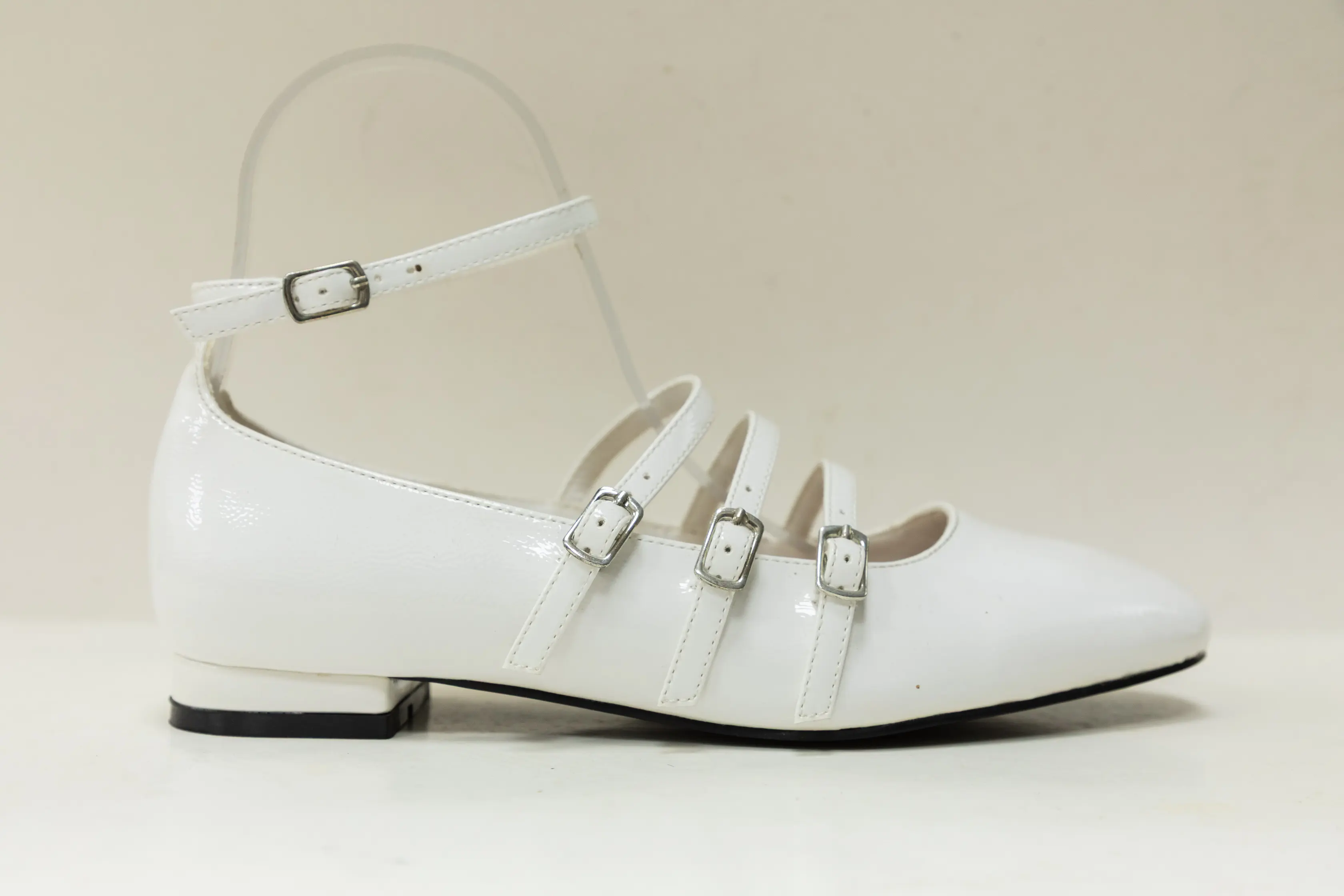 Custom White PU Girls Ballerina Shoes with Multi-Buckle Straps and Low Heel