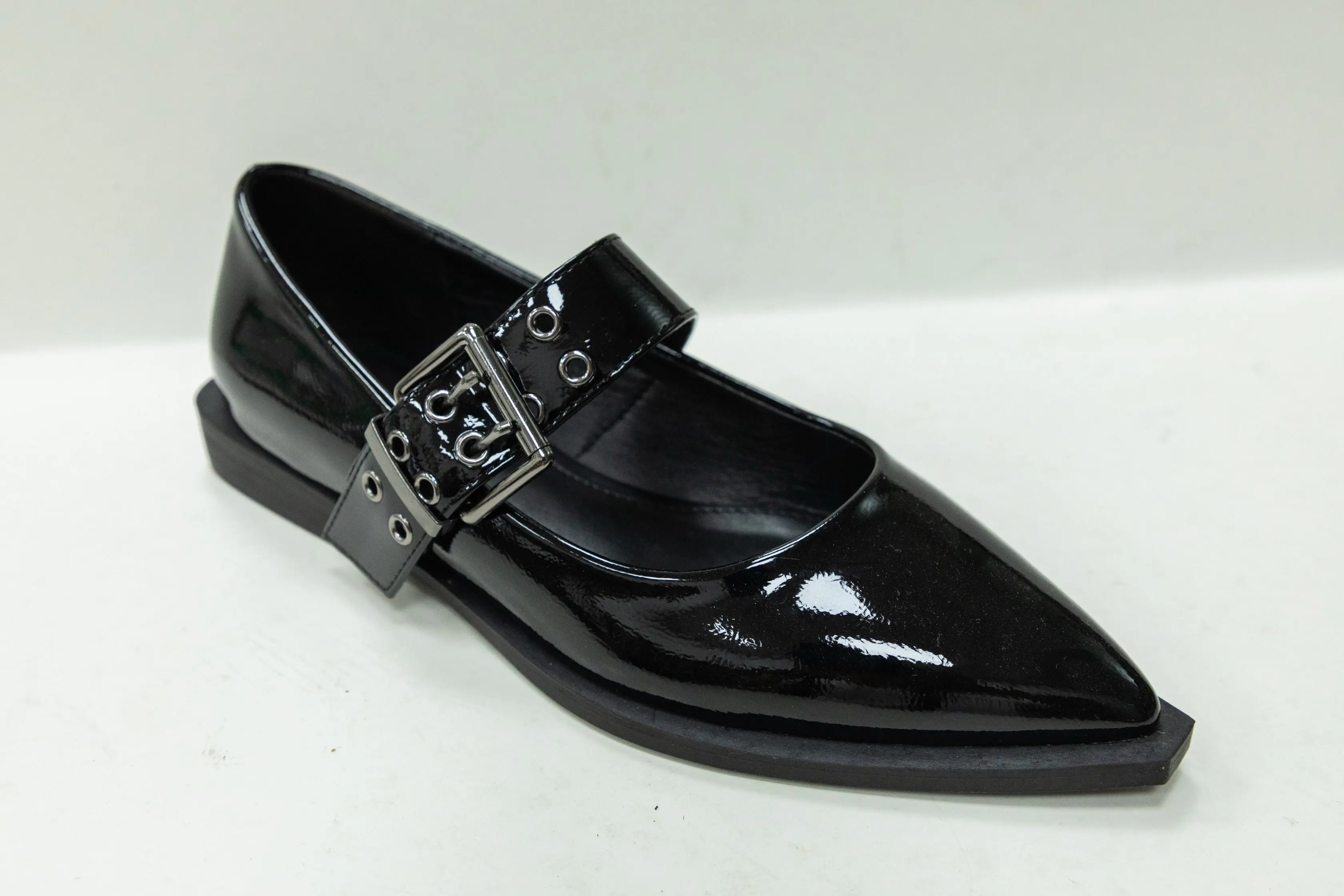 OEM ODM Custom Silver Patent PU Ladies Ballerina Shoes with Wide Buckle Strap