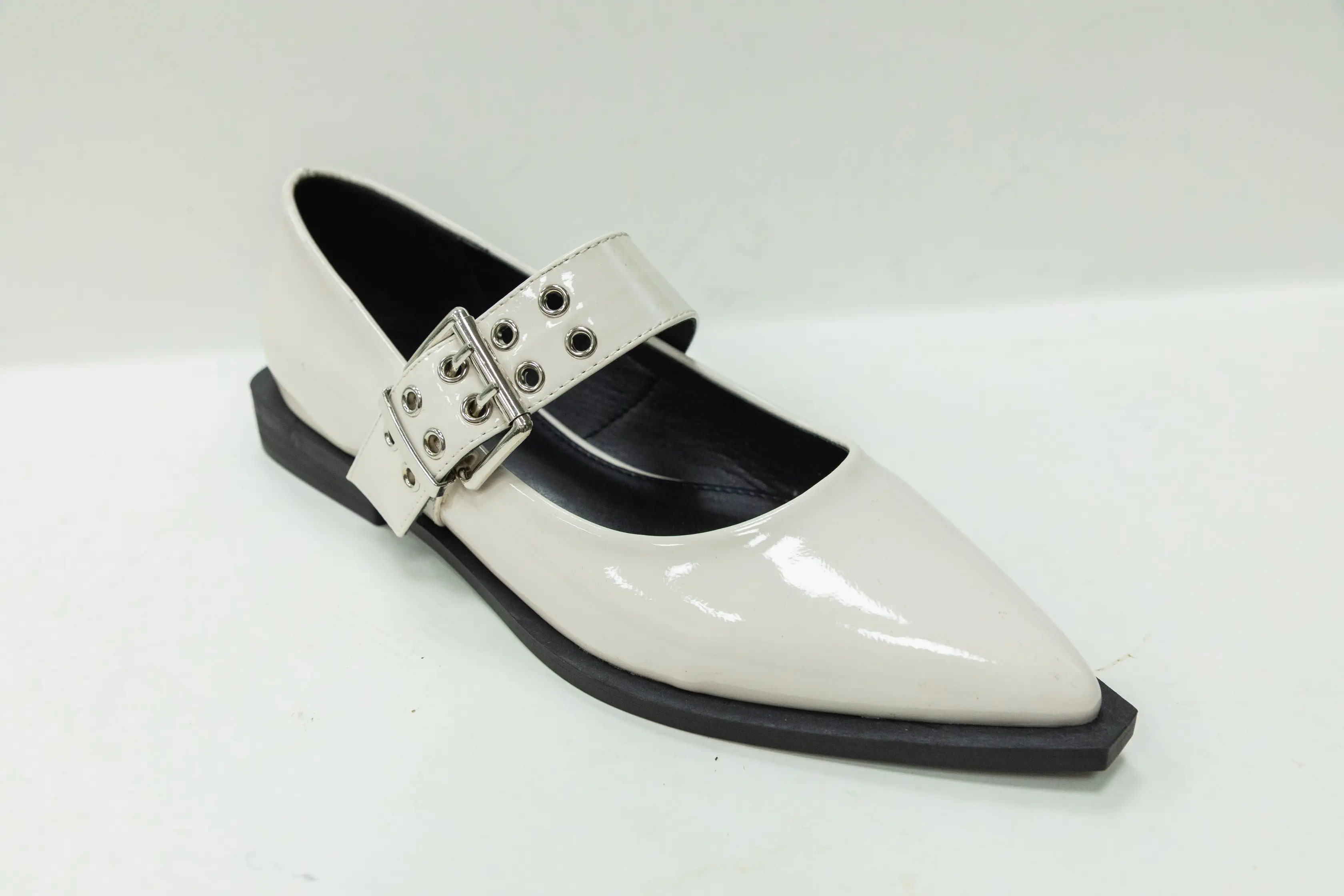 OEM ODM Custom Silver Patent PU Ladies Ballerina Shoes with Wide Buckle Strap