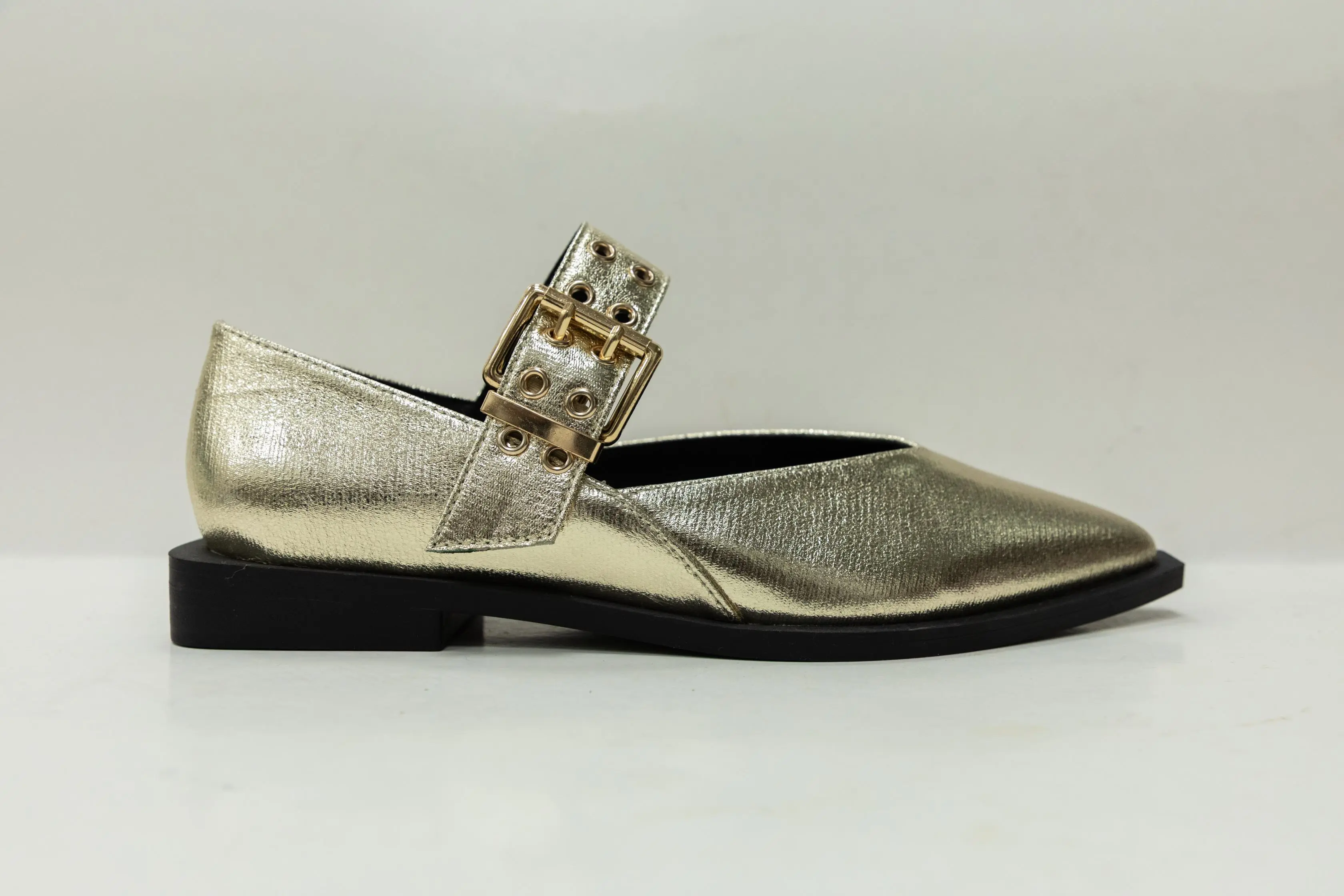 OEM ODM Custom Gold Patent PU Ladies Ballerina Shoes with Wide Buckle Strap