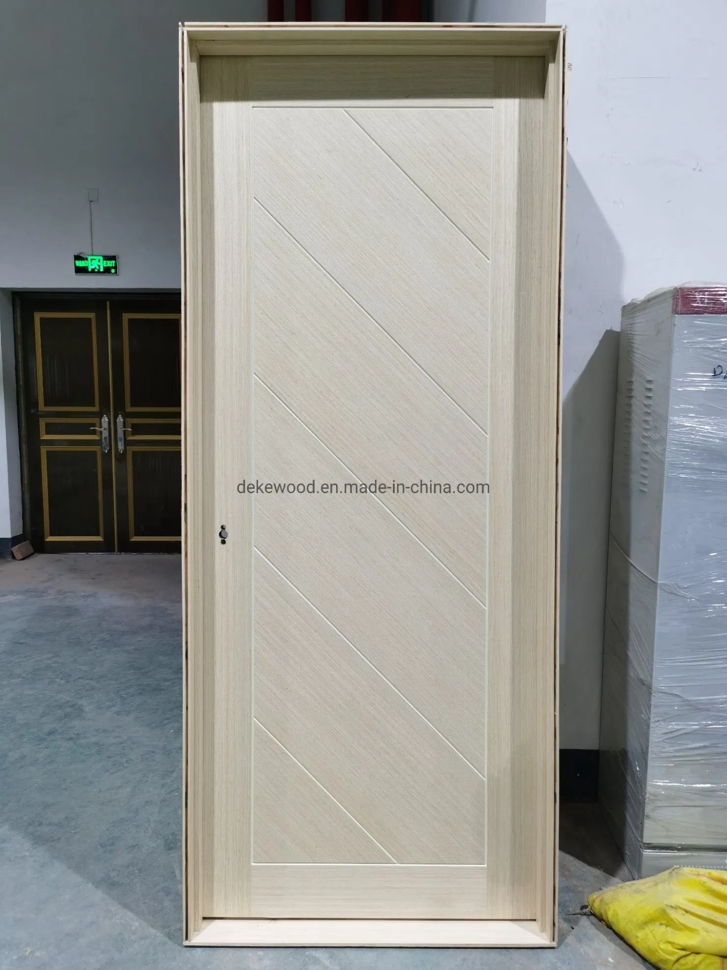 Engineered Oak Veneer MDF Panel Interior Sliding Wood Barn Door with Grooves