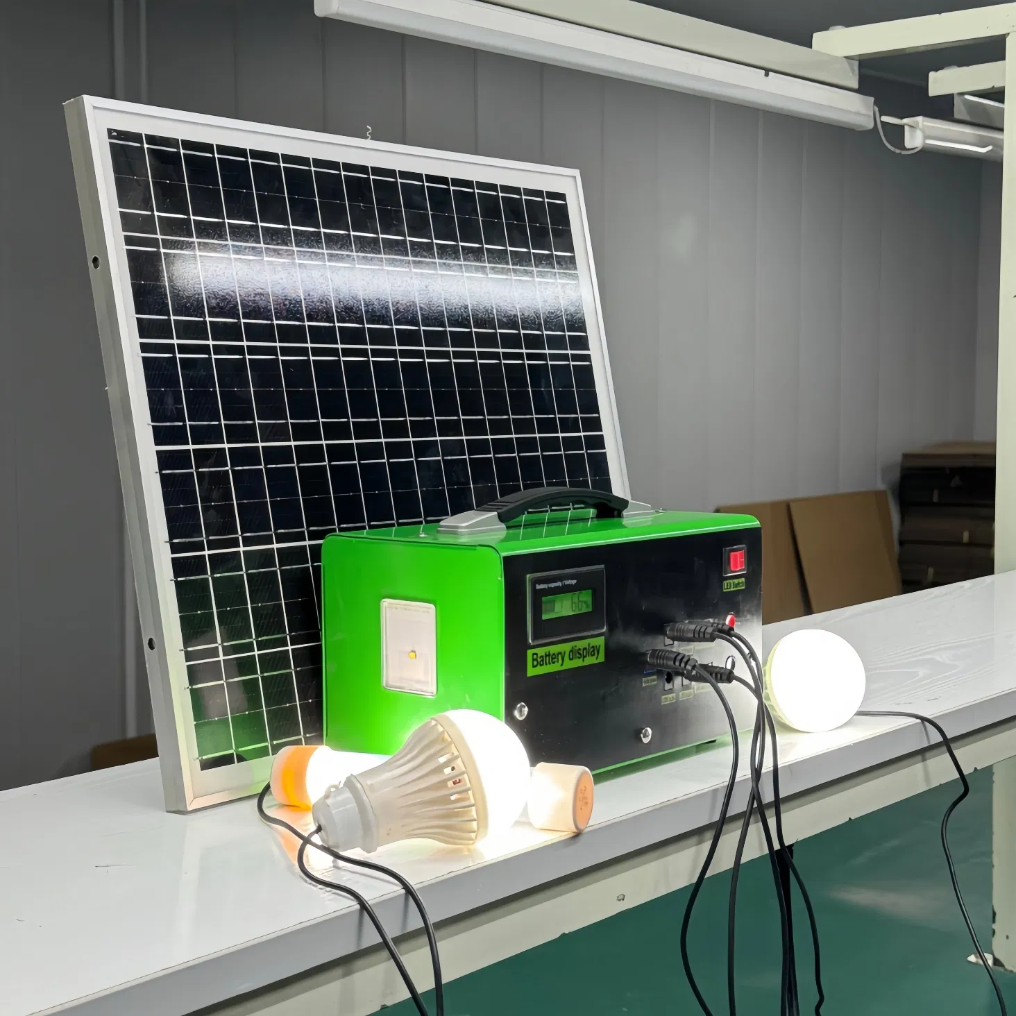 Outdoor Waterproof Mobile Energy Storage Lithium Battery 220V Fast Charging Portable Solar Panel Power System