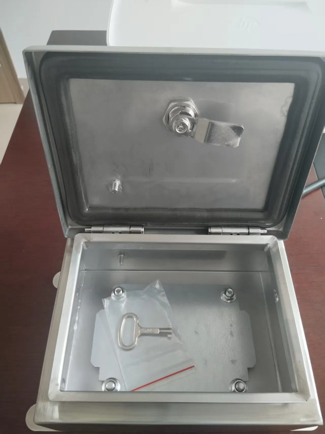 Custom IP67 Wall Mounting Power Aluminium Electrical Battery Box Enclosure with a Gland Plate