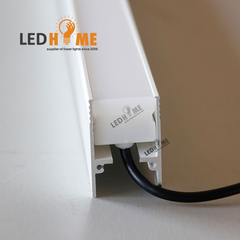 إضاءة أرضية مائية مقاومة للطقس IP68 مضاءة مخفية بتقنية LED للإضاءة الخطية تحت الأرض