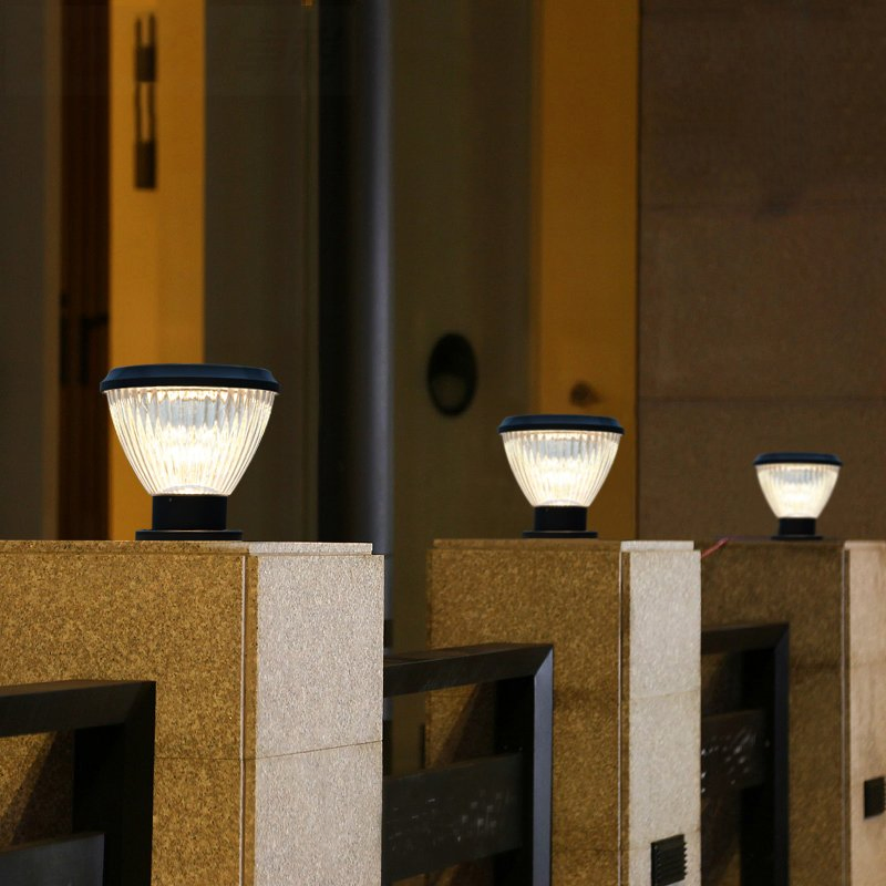 تركيب سهل خارجي IP65 مصباح عمود شمسي LED مقاوم للماء لمصباح حديقة بوابة سطح سياج عمود