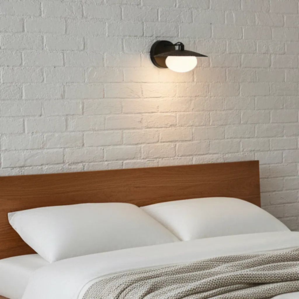 مصباح حائط LED عصري بتصميم زجاجي حديث للمنزل