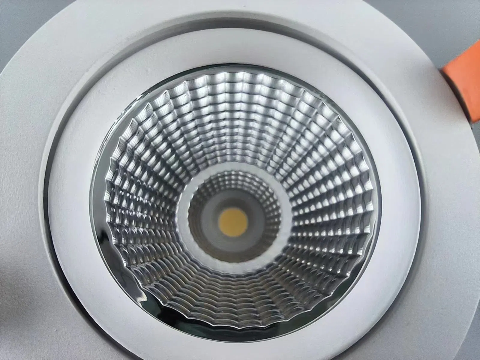 12W مصباح كشاف LED قابل للتعديل مع خاصية عدم الوهج ودرجة حرارة لون قابلة للتغيير
