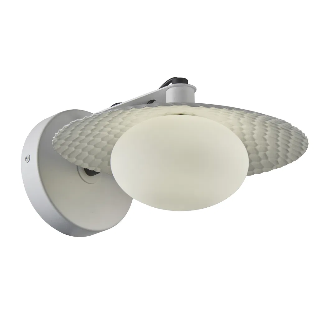 مصباح حائط LED عصري بتصميم زجاجي حديث للمنزل