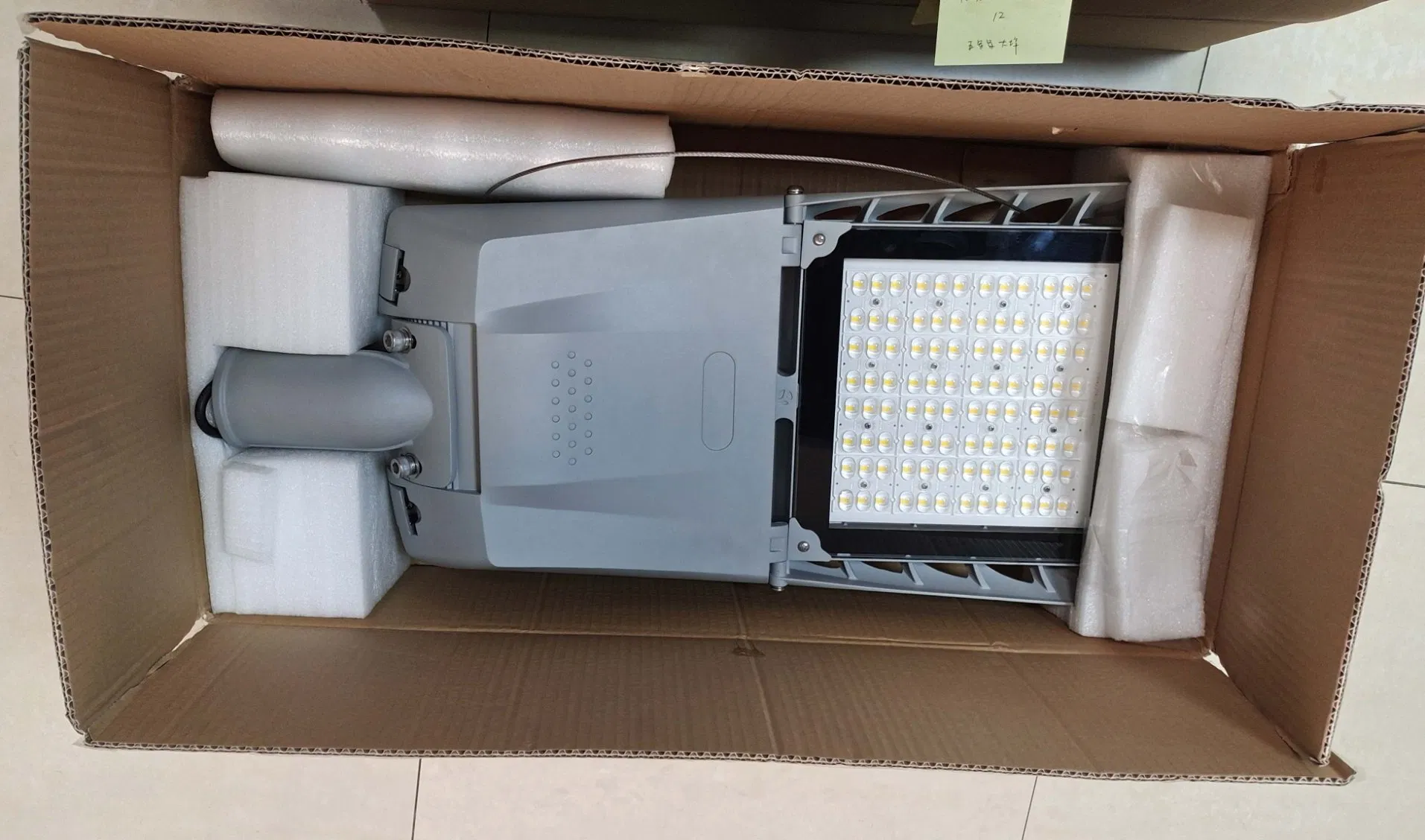 CE، ENEC، CB، RoHS، IP66 Jyl05L 150W كفاءة إضاءة عالية مصابيح الشارع LED ذاتية التنظيف
