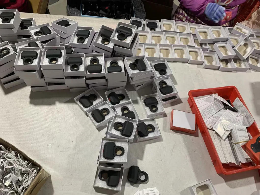 مجموعة مفاتيح محمولة على شكل إصبع مصباح LED فائق القوة قابل لإعادة الشحن للطوارئ في الهواء الطلق