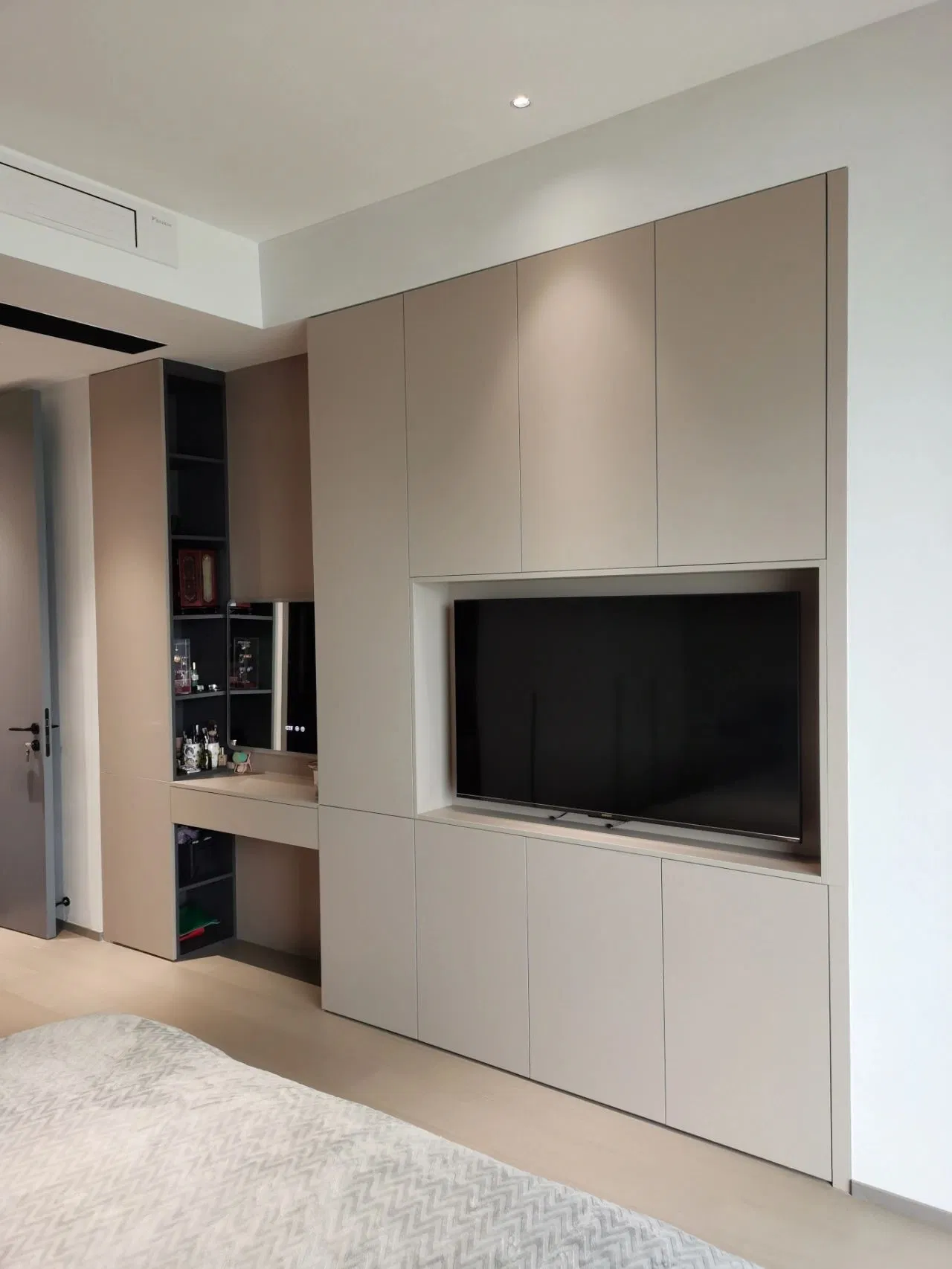 Modern Furniture Sample I Shaped High Quality Bedroom Wardrobe Design in Swing