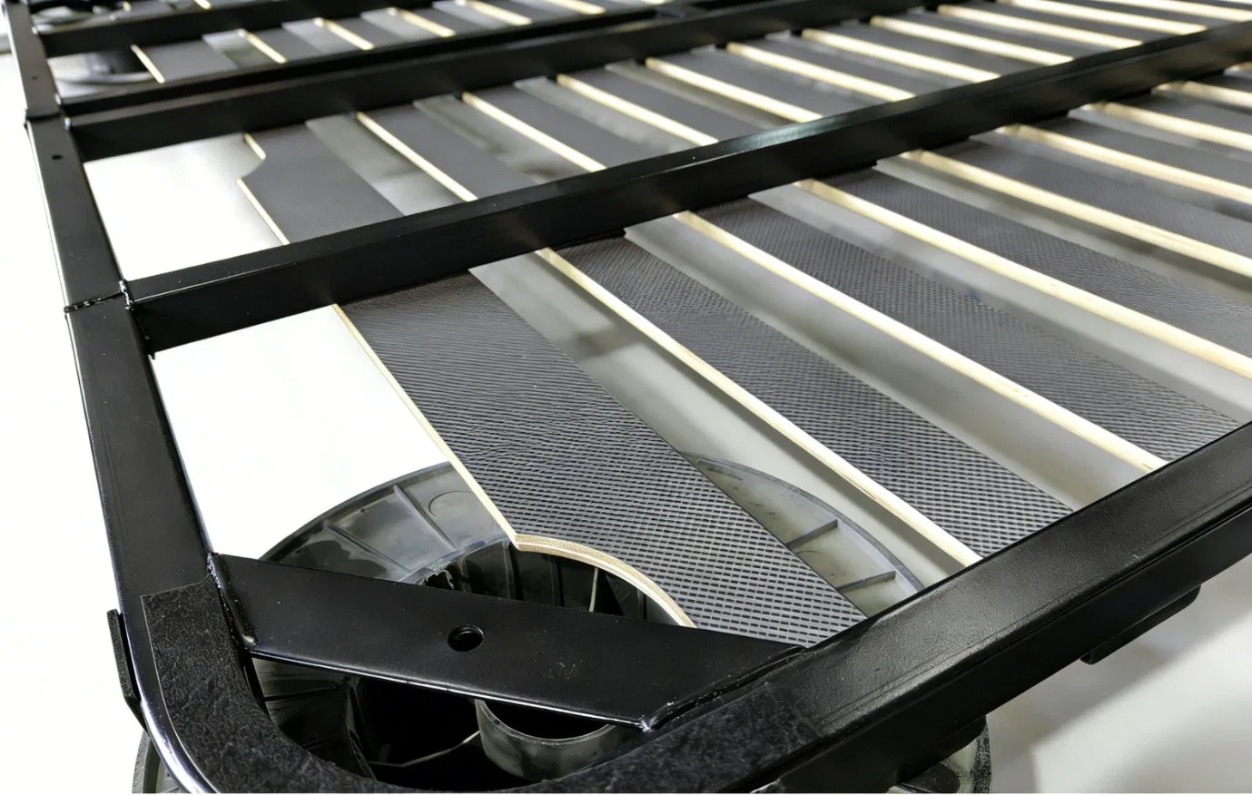 Long-Term Use Noise-Reducing Cost-Effective Robust Iron Slatted Bed Storage Frame