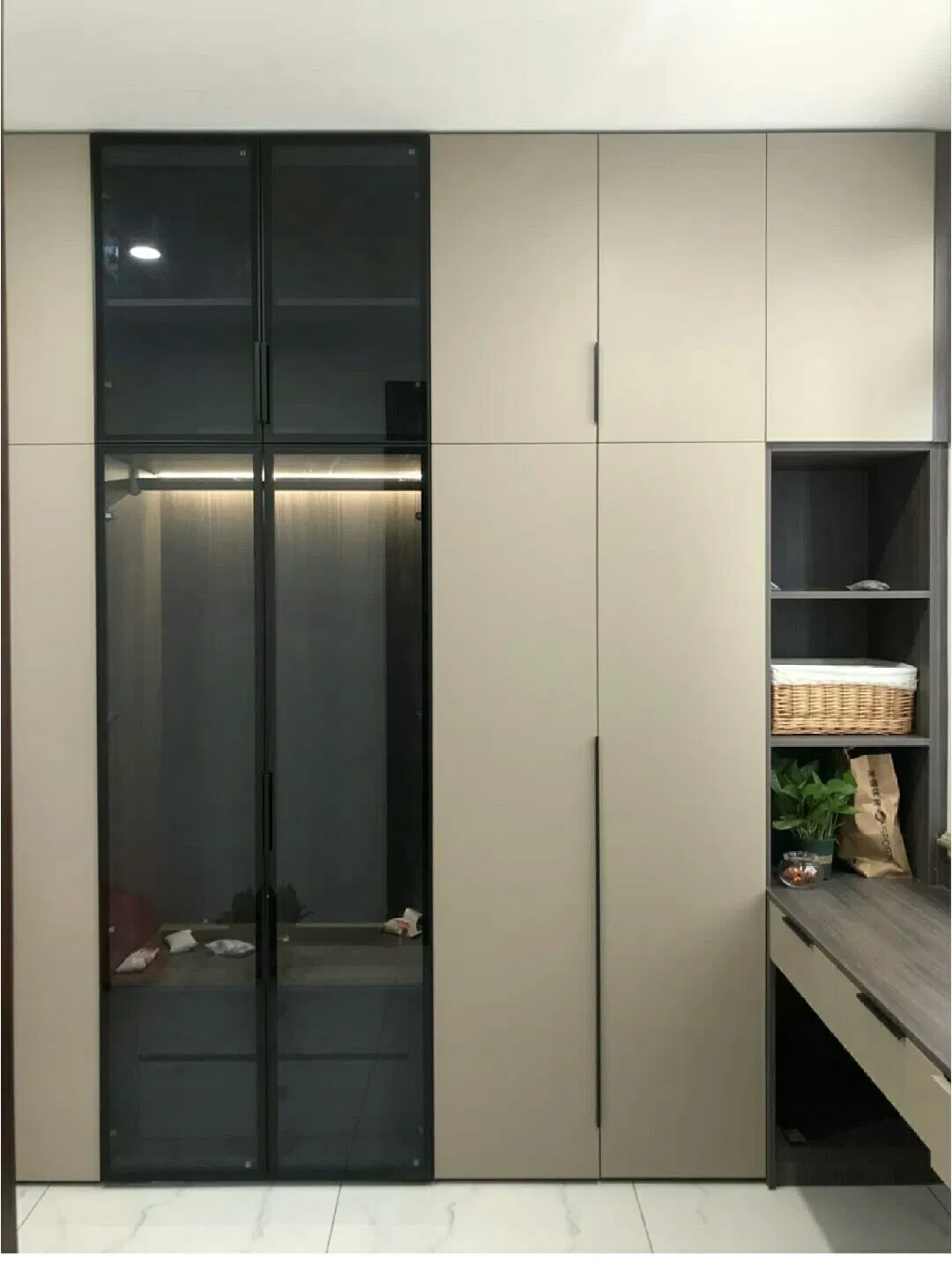 Modern Furniture Sample I Shaped High Quality Bedroom Wardrobe Design in Swing