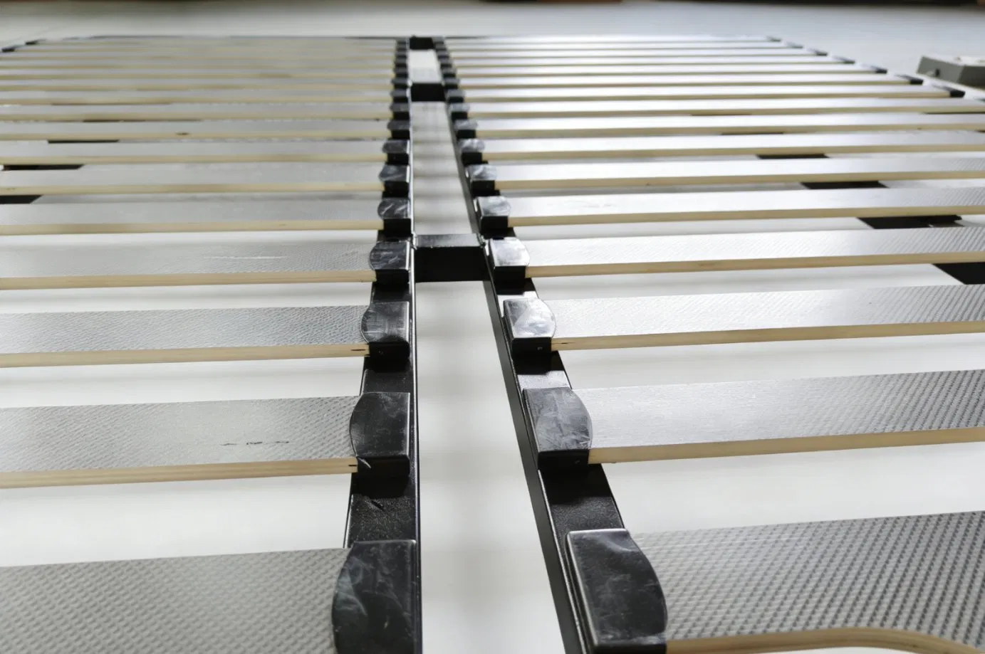Long-Term Use Noise-Reducing Cost-Effective Robust Iron Slatted Bed Storage Frame