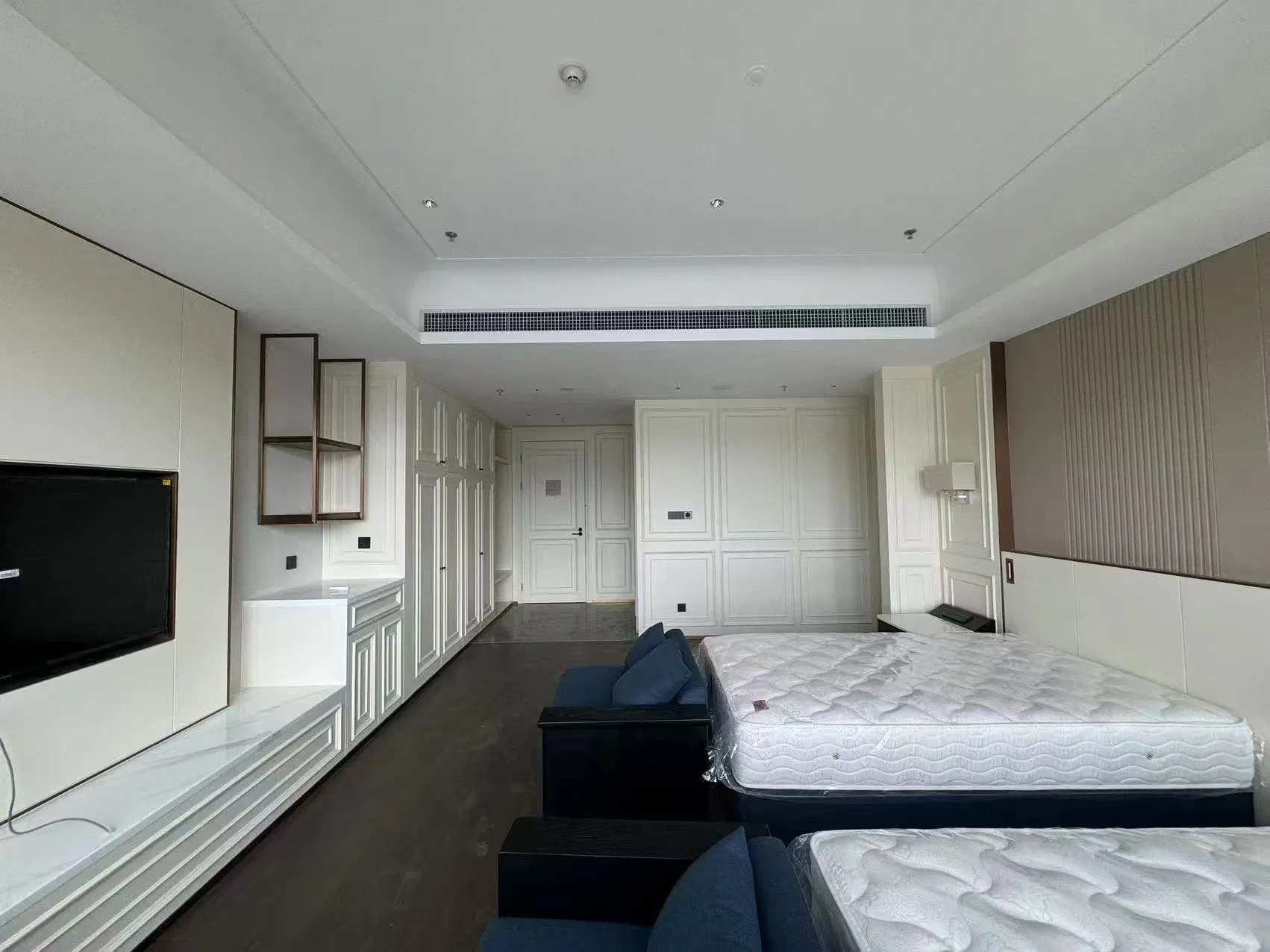 Custom Made 5 Star Modern Wooden Hotel Room Furnishings Bedroom Set Luxury Hotel Furniture for Hospitality Resort Villa Apartment Hotel Bedroom Furniture