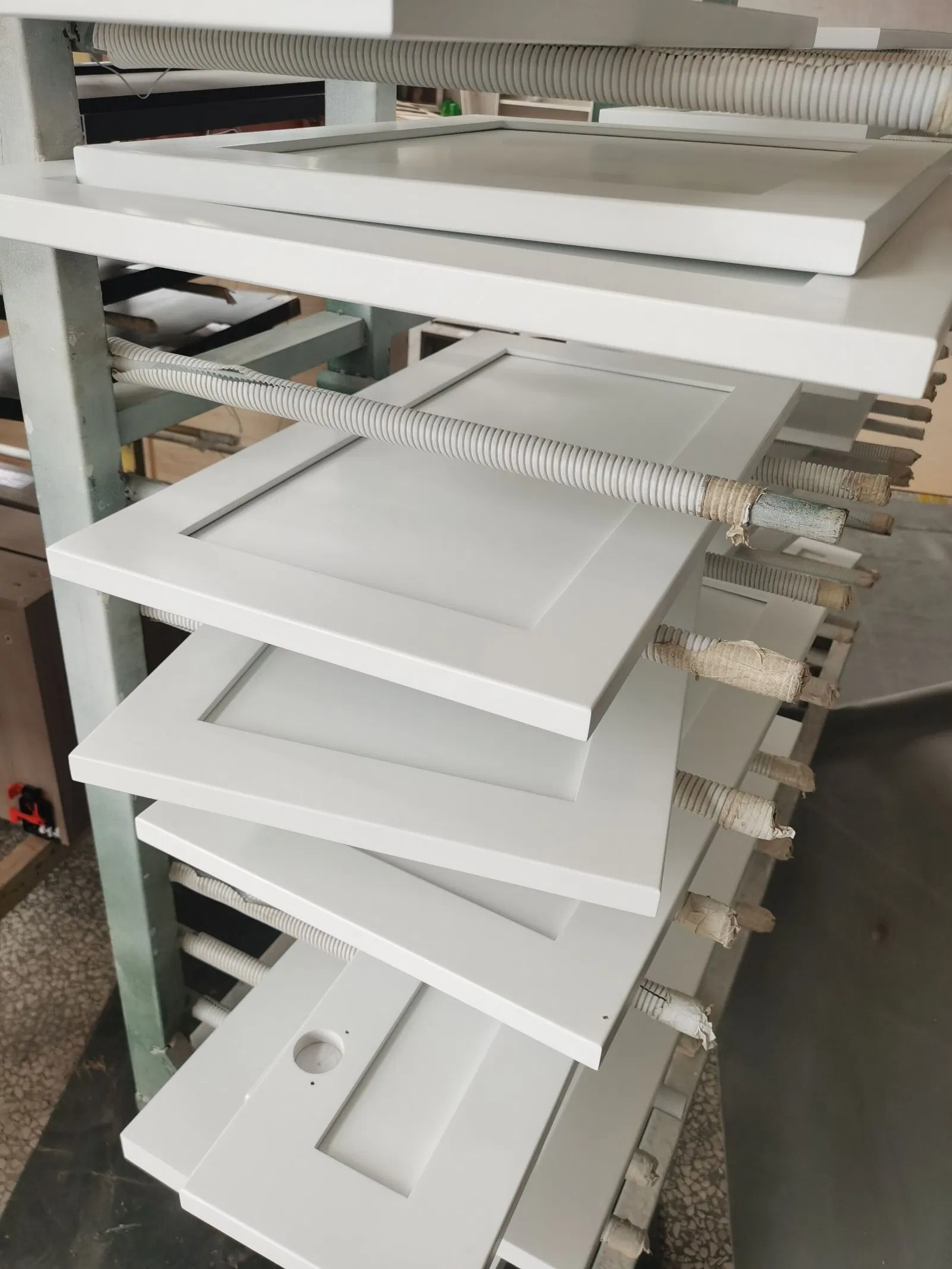 MDF Solid Wooden Finished Paint Veneer Kitchen Cabinet for Bespoke Furnitue