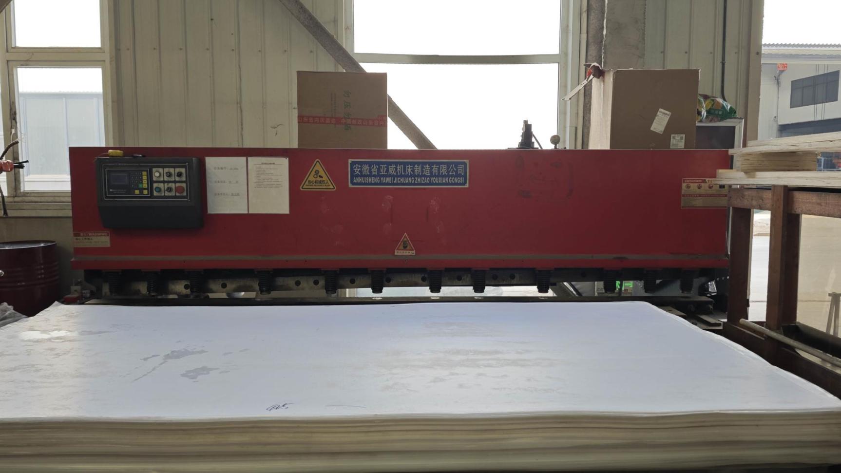 Shearing machine for sheet metal processing at Samar Lift