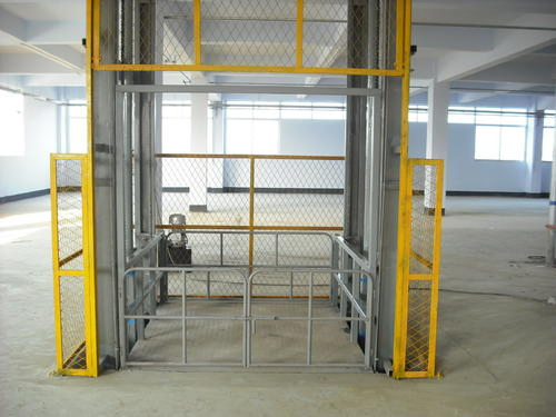 Hydraulic Vertical Wheelchair Lift for Safe and Accessible Transport Solutions