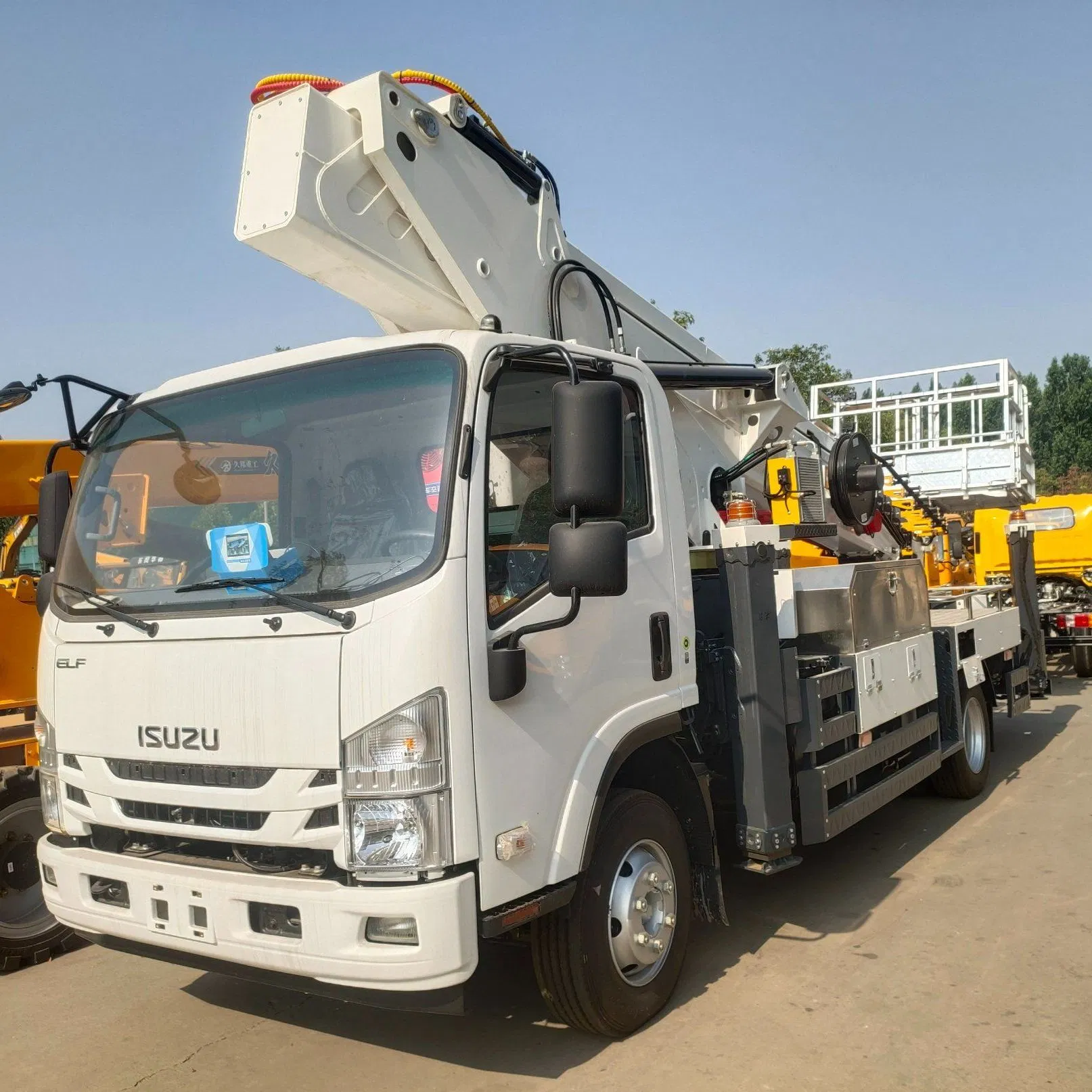 Truck Mounted Aerial Platform Vehicle with Articulating Boom Lift