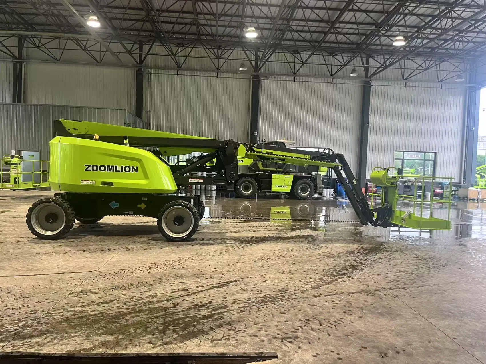 Zoomlion Articulating Boom Lifts Za14j 14m 300kg Aerial Manlift Boom Lift