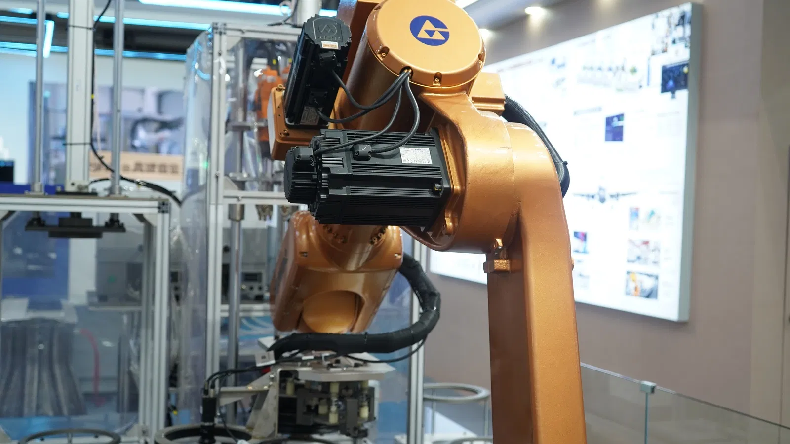 Innovative GSK Robotic Systems for Automotive Interior Manufacturing