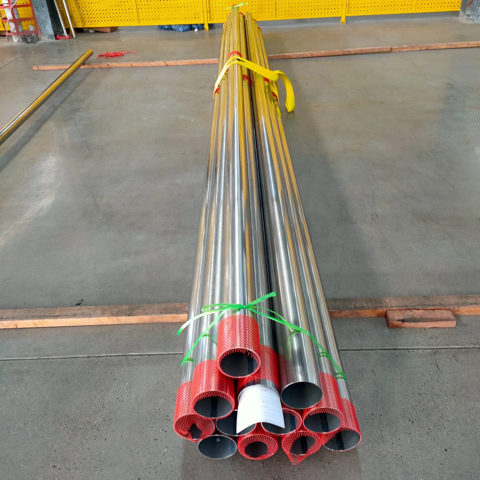 Brushed Surface En10216 S31603 Stainless Steel Round Pipe for Elevator and Escalator Interior Panels and Architectural Metalwork