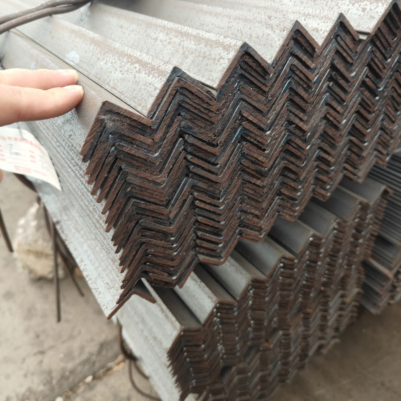 Hot Rolled Steel Angle Iron Bar Black Steel Q235 Q355 A36 Ss400 Mild Iron Angle Steel Bar