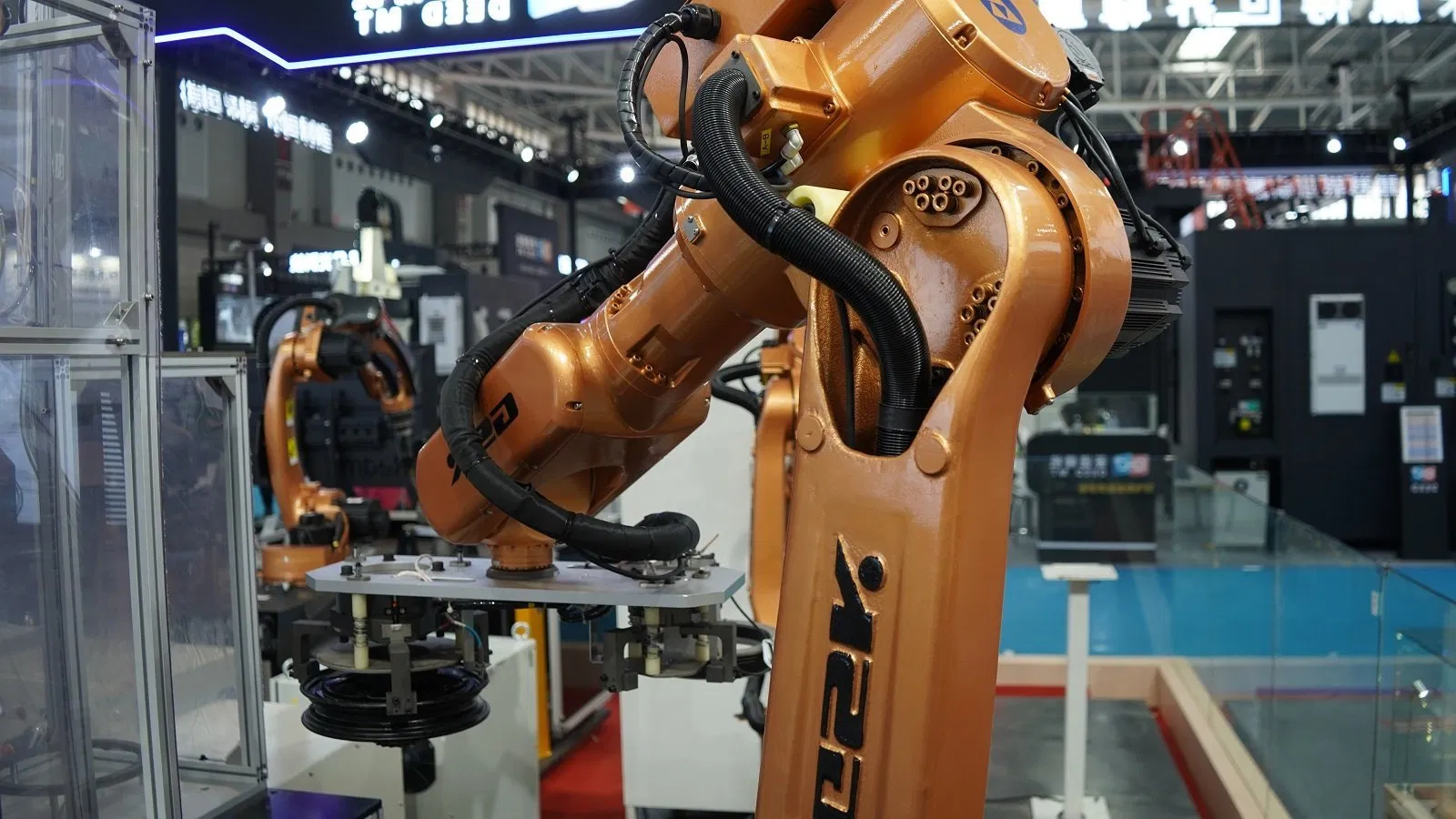 Innovative GSK Robotic Systems for Automotive Interior Manufacturing