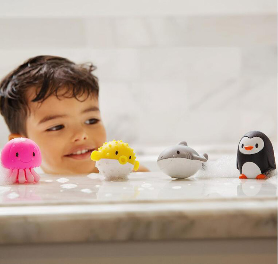 Brinquedo de banho pequeno de plástico para bebês e crianças pequenas