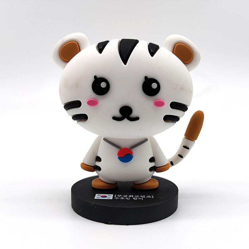 Personalizado de Fábrica PVC Revestimento Plástico Macio Adesivo Brinquedo Vinil Bonecas Chaveiro OEM 3D Silicone Bonecas de Desenho Animado
