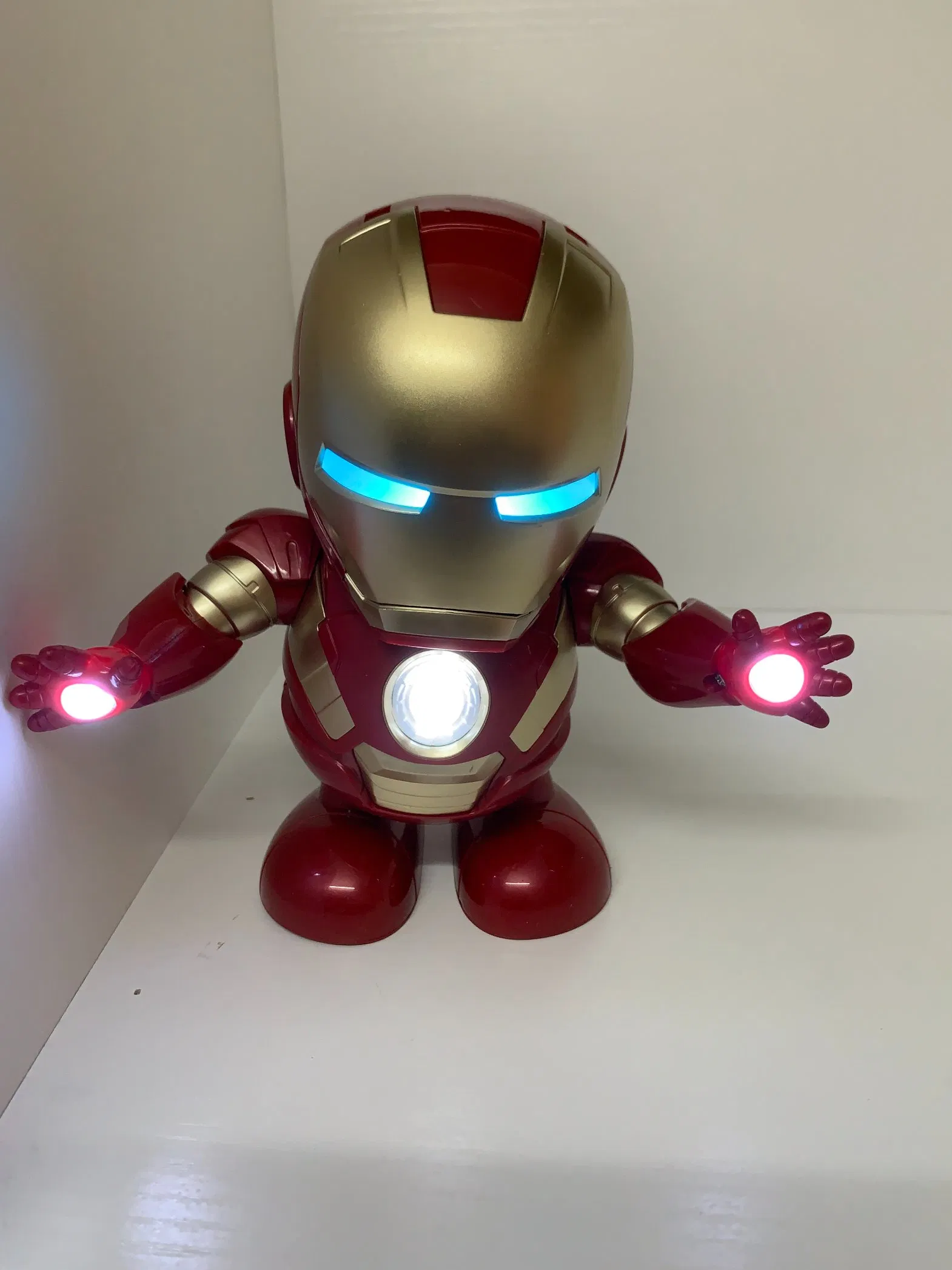 Figura de Ação Personalizada, Modelo de Carro em Liga, Carro Controle Remoto, Brinquedo Educativo, Modelo de Brinquedo em Plástico, Carro em Die Casting, Brinquedo Eletrônico de Robô, Presente, Homem de Ferro Dançante