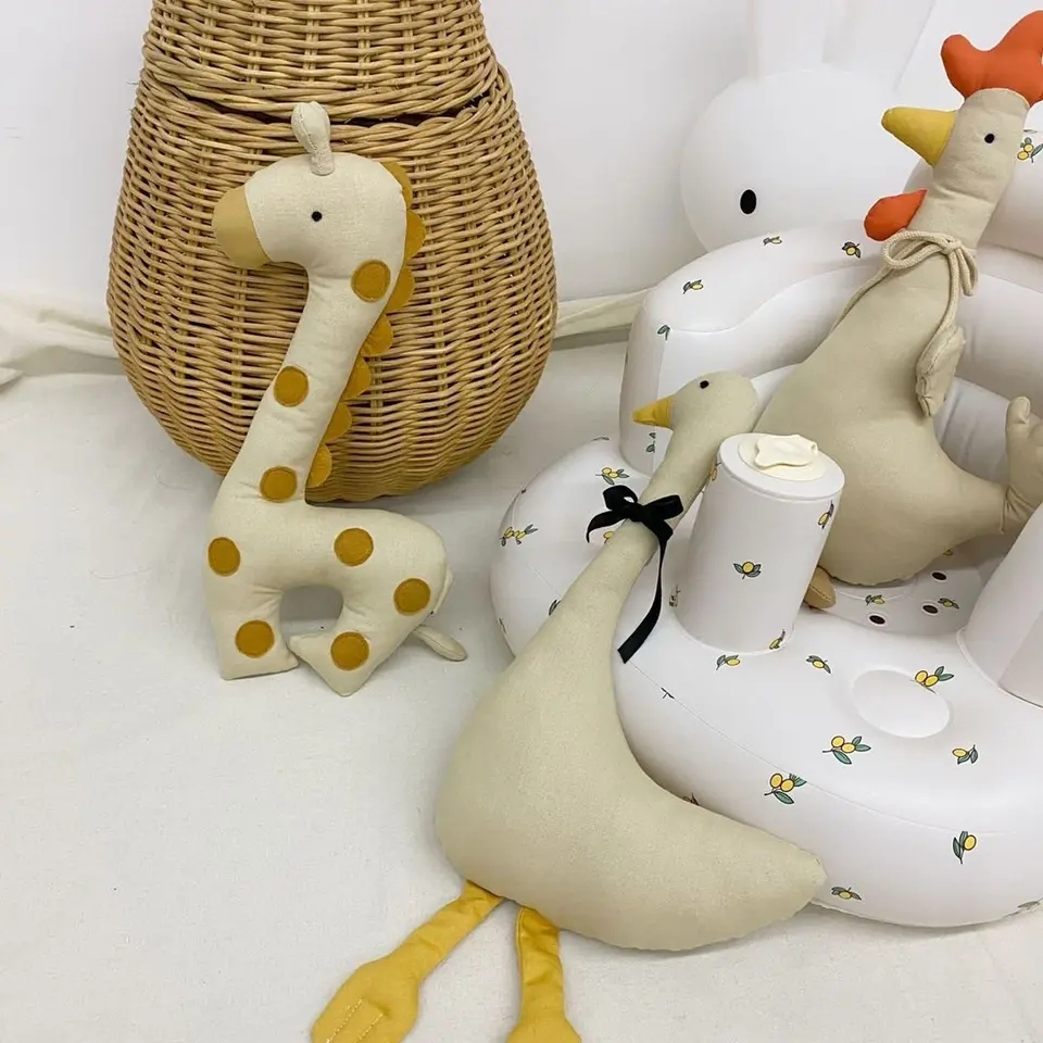 Venda por atacado de segurança para as mãos, bonecos de ganso, galo e girafa de pelúcia fofos para crianças