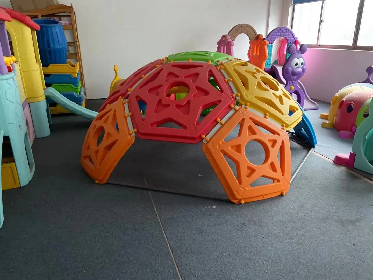 Brincadeira na Natureza: Brinquedos de Plástico Duráveis para Diversão ao Ar Livre