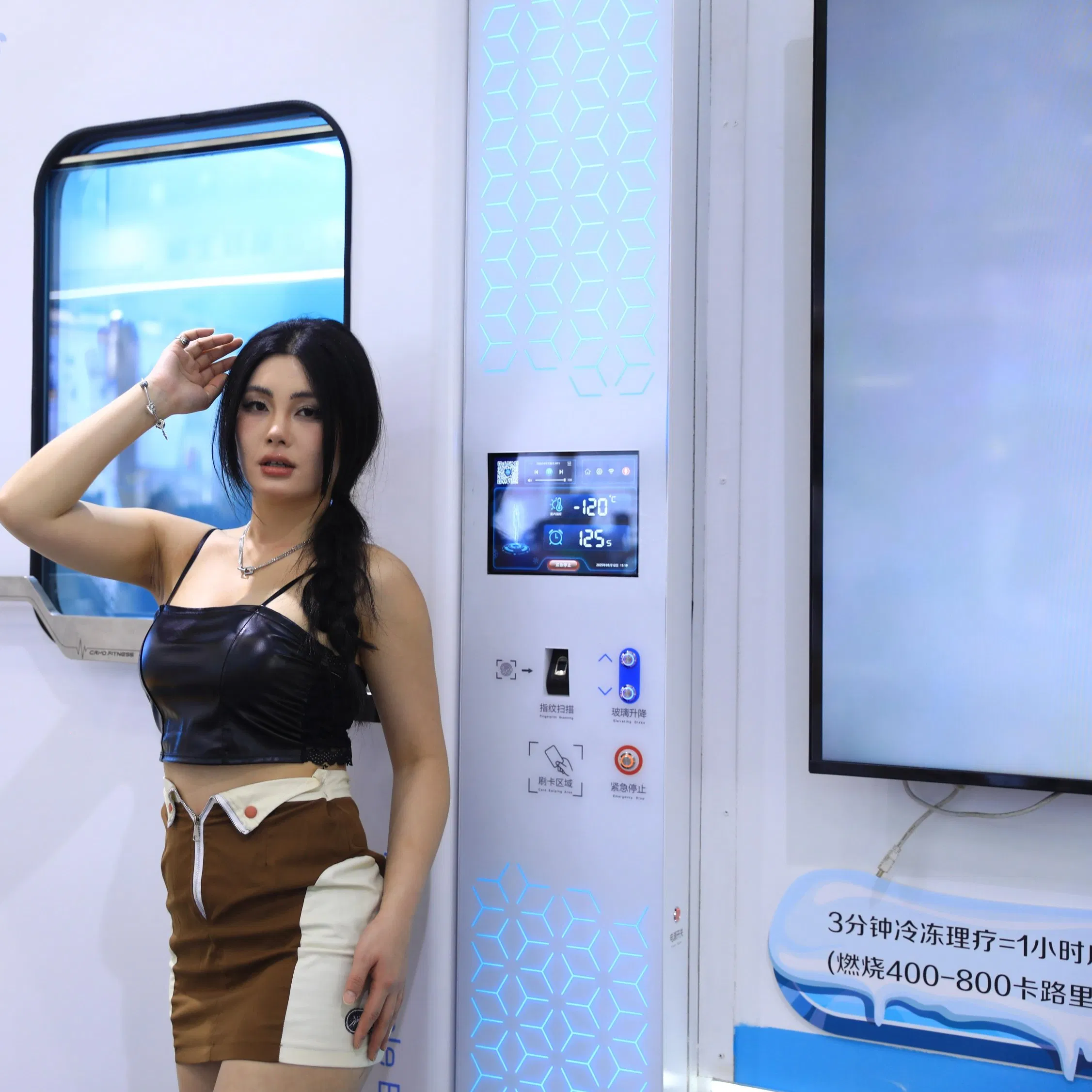 Muscle Relaxation Electrical Cryosauna Cabin Device Full Body Cryotherapy Chamber for Sports Injury Recovery