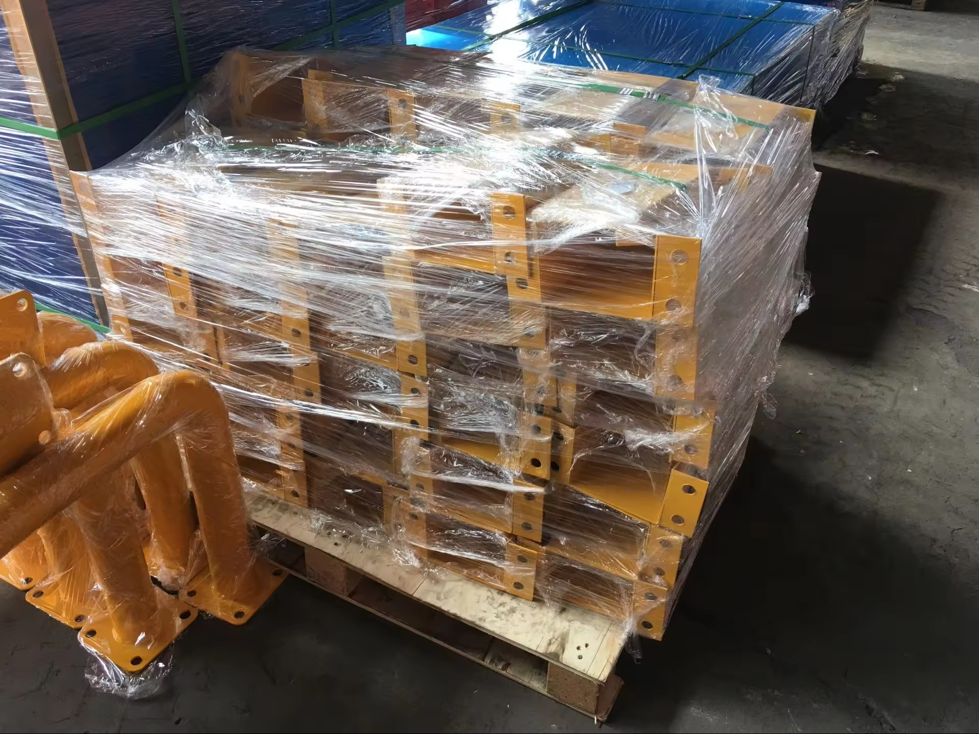 Warehouse Heavy Duty Pallet Rack Safety Protector Metal Steel Upright Protectors Shelf Foot Guard with Anti-Collision Design