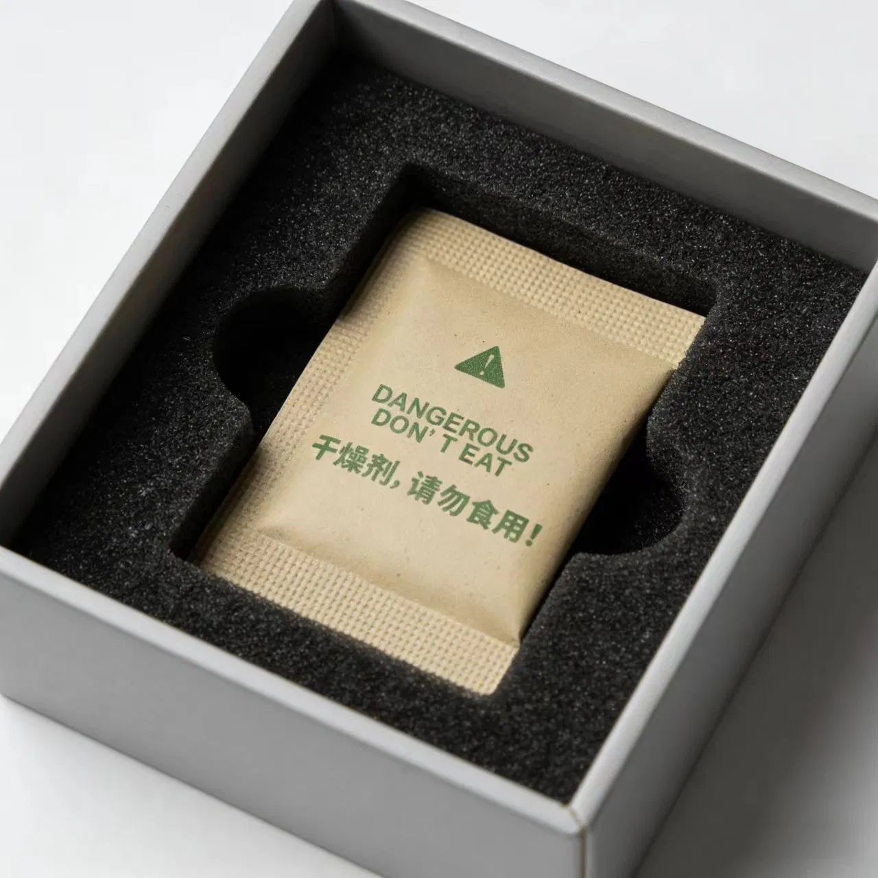 Natural Montmorillonite: Safe Ingredient for Clothing Accessories and Art