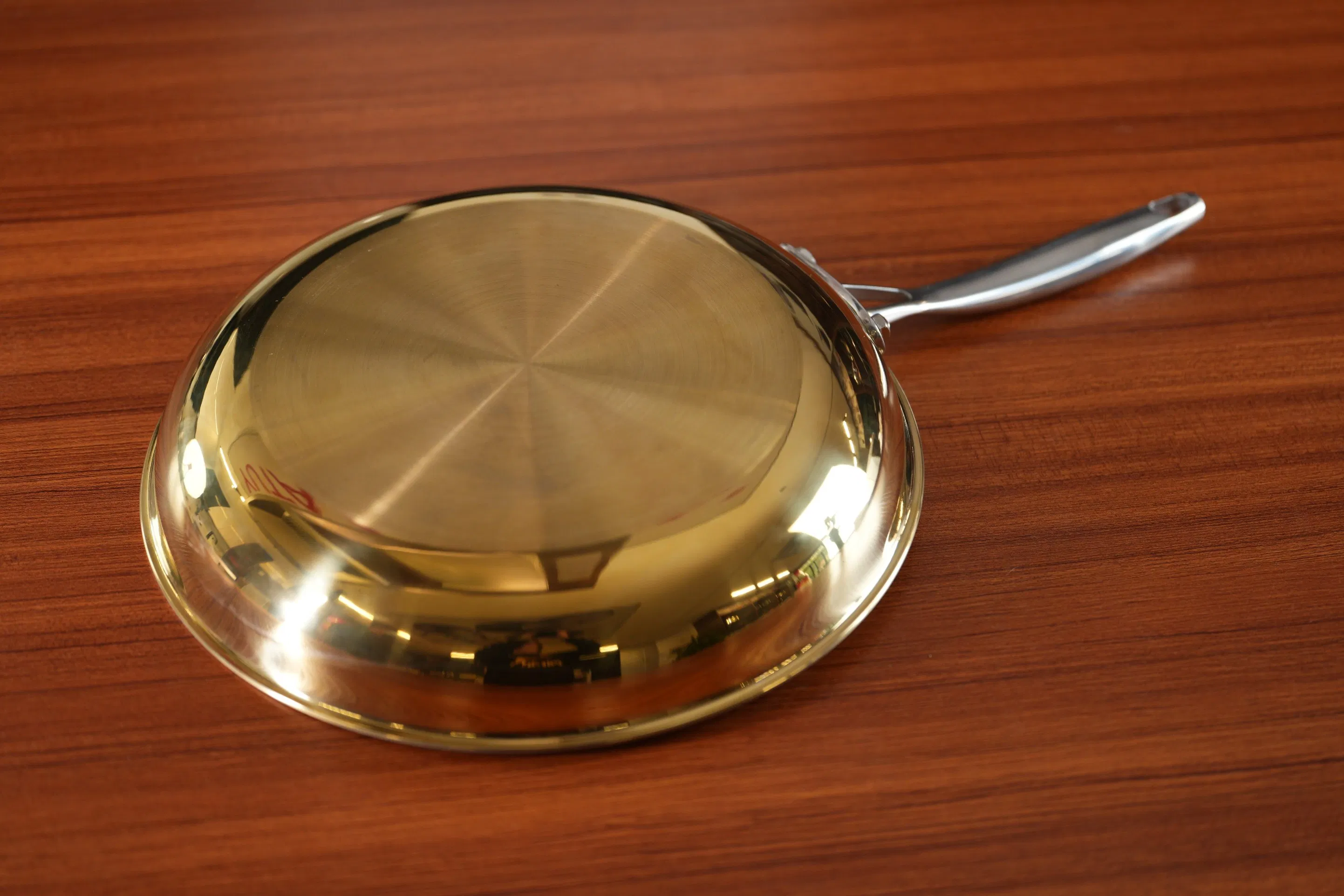 Modern Design 28cm Tri-Ply Stainless Steel Golden Non-Stick Honey Comb Fryingpan Cookware