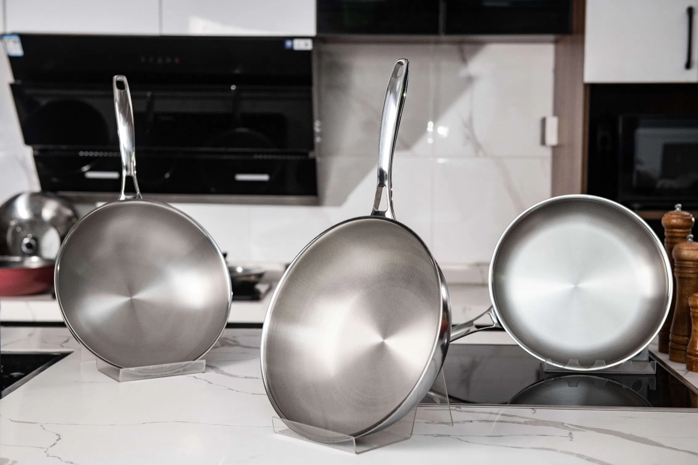 Discoloring Technology Micro-DOT Tri-Ply Non-Stick Stainless Steel 30cm Wok Cookware