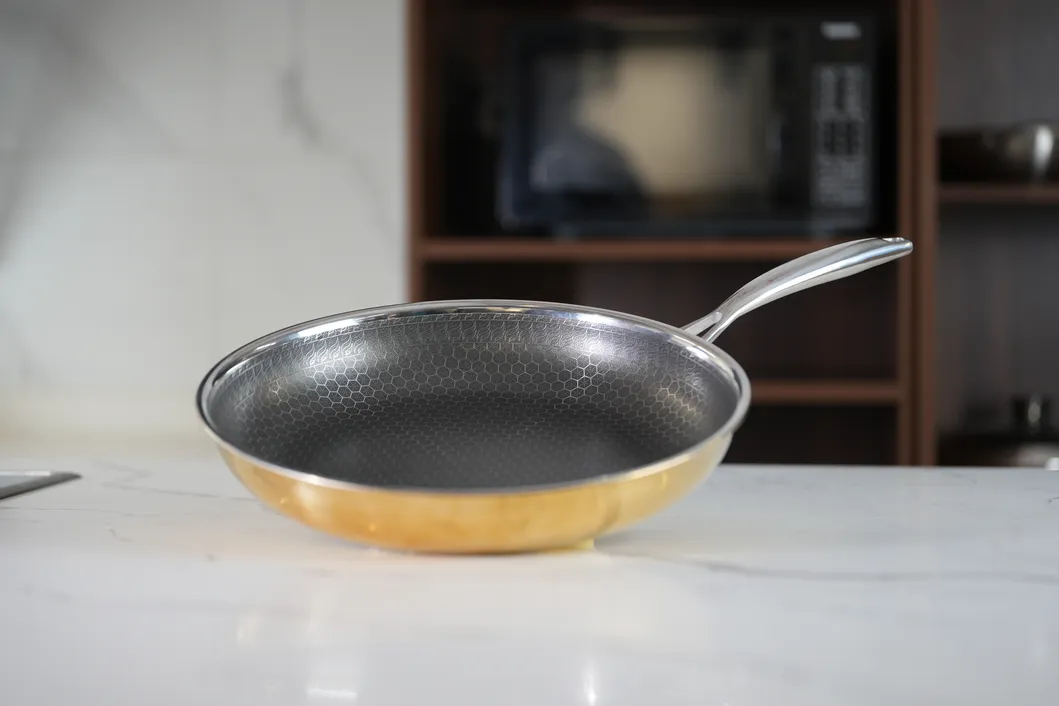 Frying pan view 6