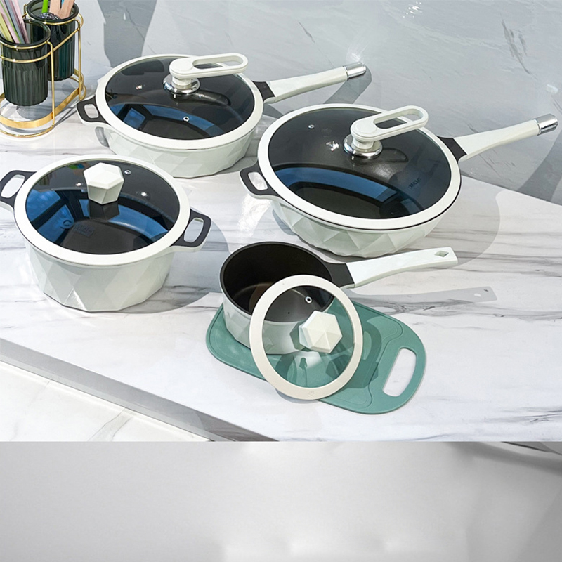 Luxurious Kitchen Cookware Set Lightweight Aluminum Alloy Milk Pan Titanium Stew Pot Frying Pan Stir-Fry Wok Dishwasher Safe