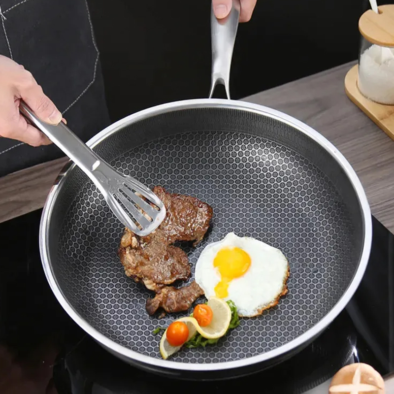 Tri-ply Stainless Steel Wok Honeycomb 32-34cm 304 Stainless Steel Non-Stick Wok Pan for Restaurant Kitchen Use