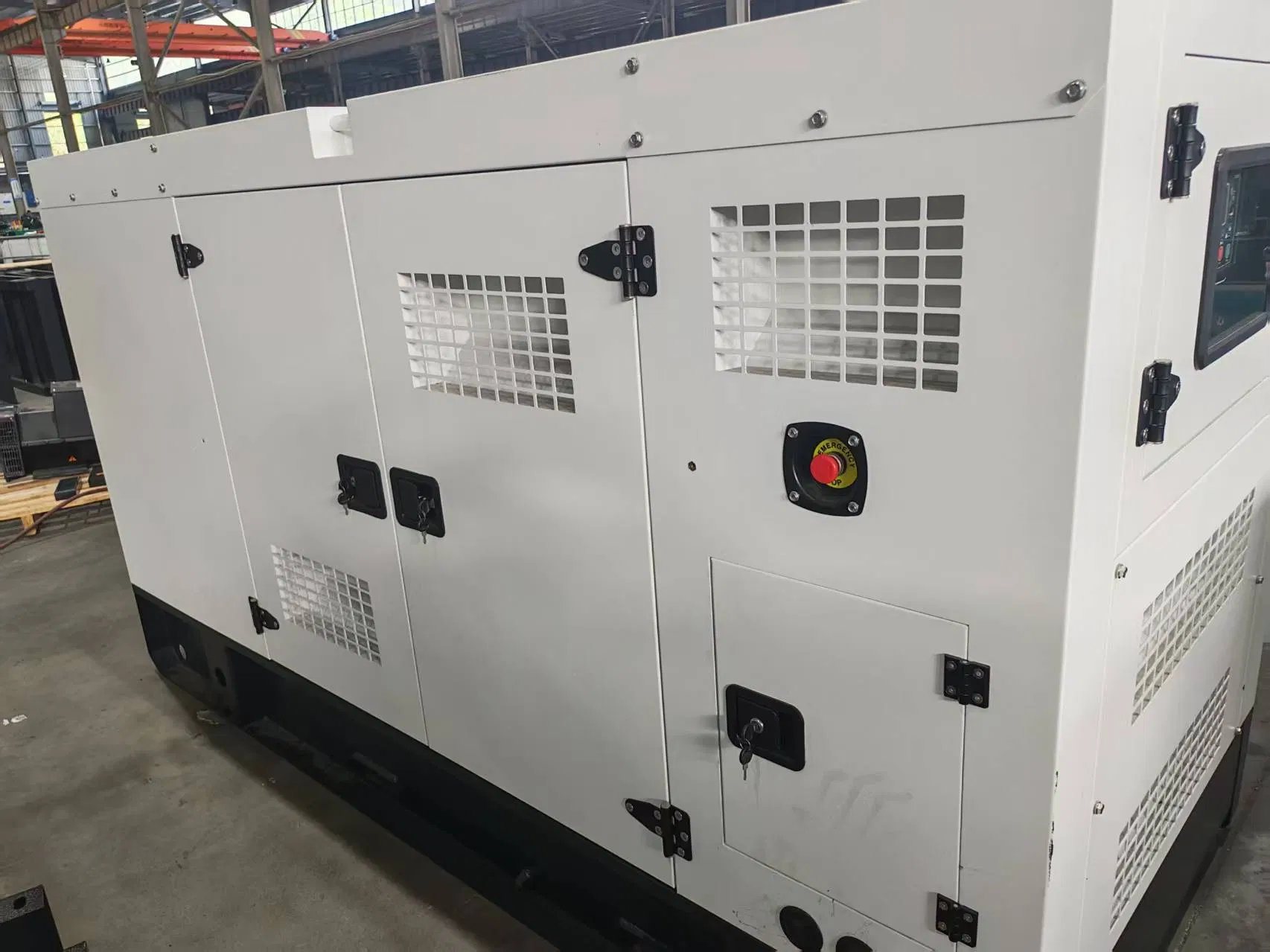 Customized Marine Diesel Generator Sets of 125kVA, 120kw, 150kw, 180kw, 200kVA, and 250kVA Are Manufactured by Cummings Generators