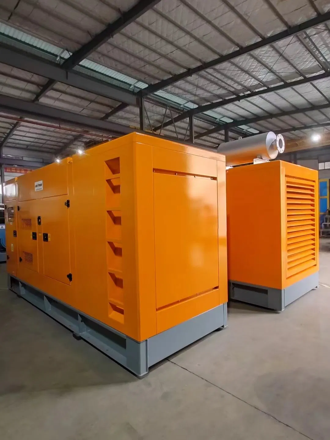 675kVA مجموعة مولدات الديزل الصامتة المدعومة بمحرك ويشاى يوتشاى دويتز كامينس