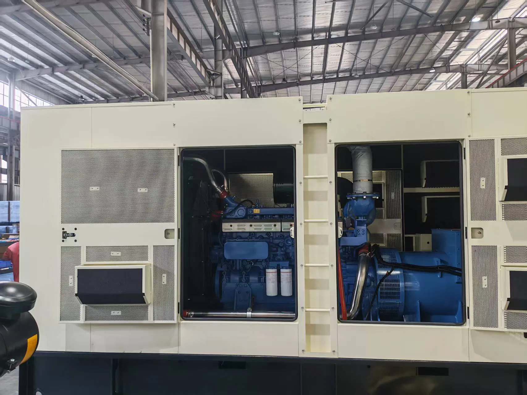 Customized Marine Diesel Generator Sets of 125kVA, 120kw, 150kw, 180kw, 200kVA, and 250kVA Are Manufactured by Cummings Generators