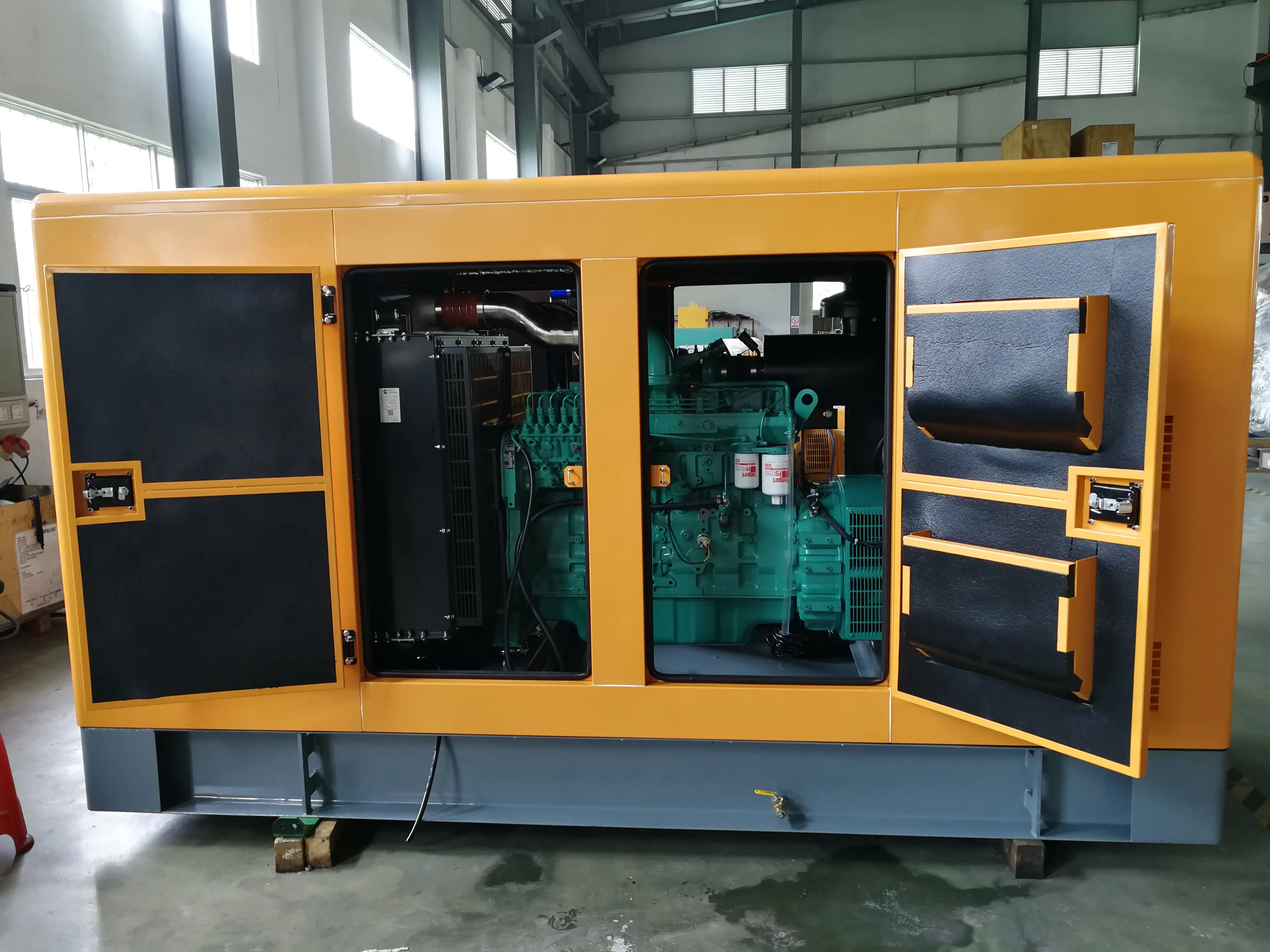 بيع ساخن 150kVA مجموعة مولدات الديزل الصامتة للاستخدام في المصانع