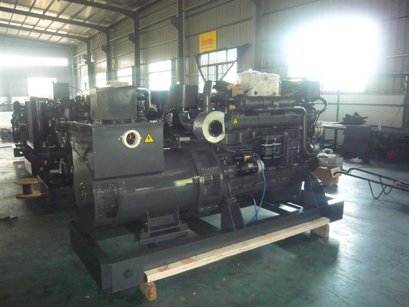 300kw/380V/50Hz مجموعة مولدات بحرية محترفة