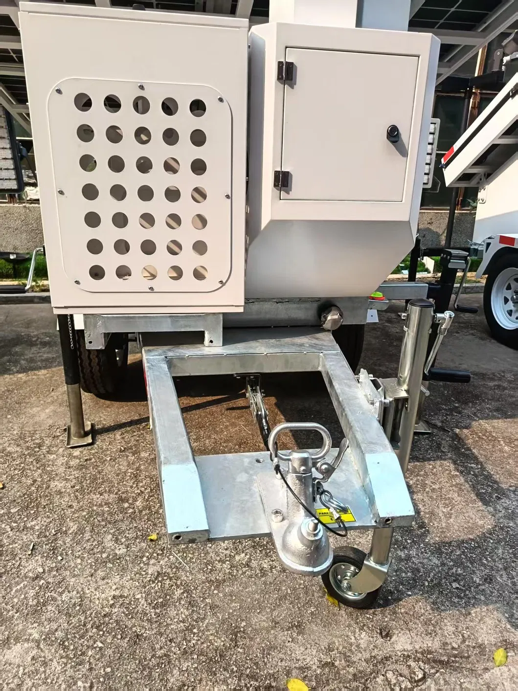 برج إضاءة هجين يعمل بالطاقة الشمسية والديزل معزول الصوت 7kVA مجموعة مولدات الديزل