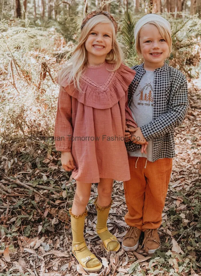 Precio barato nueva llegada fabricante personalizado de China nuevas llegadas moda verano elegante ropa vestido de niñas con volantes bordado